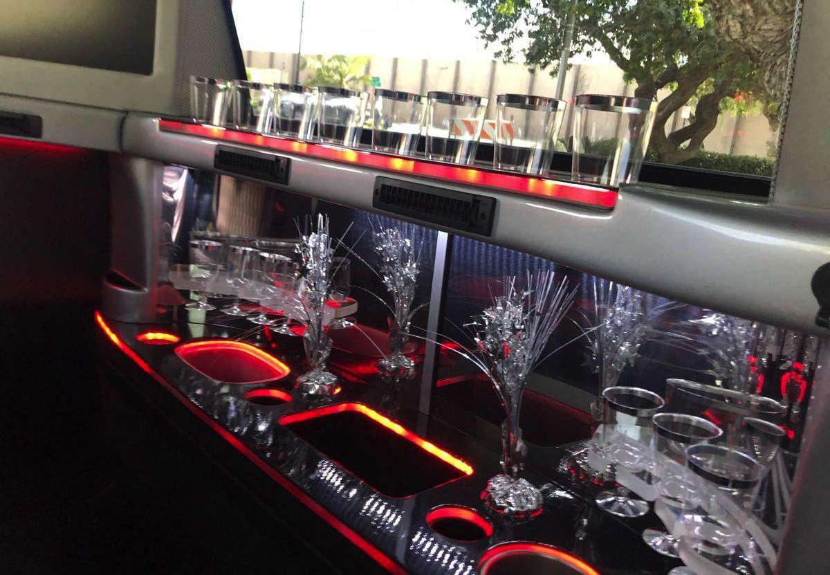 6 passenger stretch limo wet bar