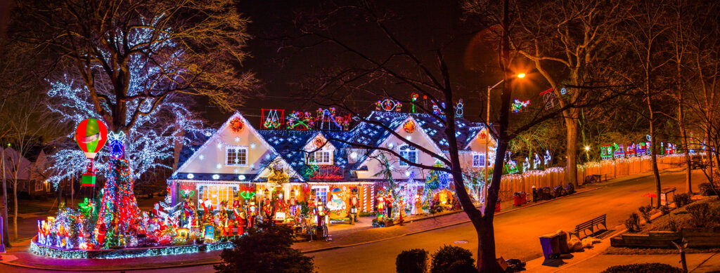 Example of a house you see on a Holiday Lights Tour all lit up at night