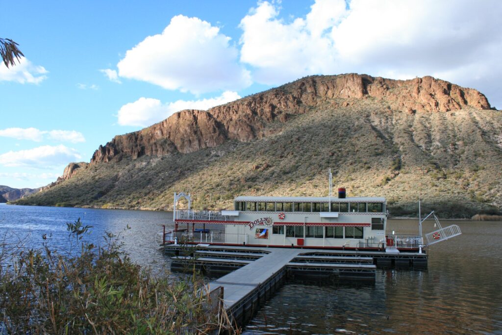 Dolly Steamboat on Canyon Lake